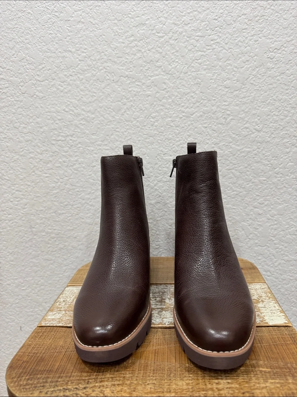 Vionic Aria 2.0 Brown Leather Chelsea Wedge Lug Sole  Ankle Boots Size 8 NEW